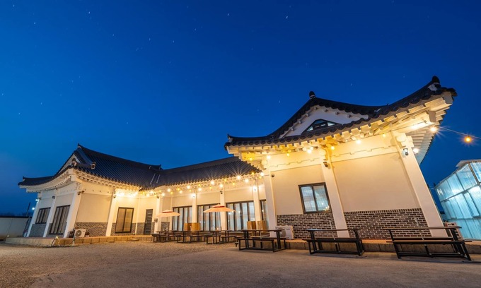 Gyeongju Casa | Gyeongju Poseokjeong Hanok Pool Villa
