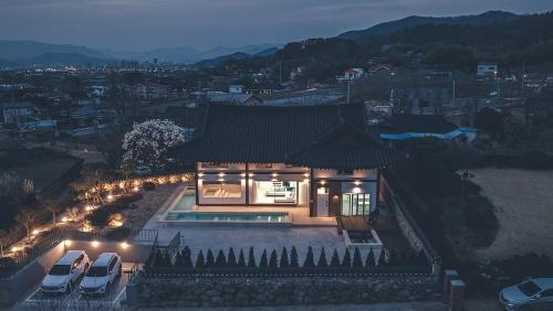 Gyeongju Casa | Gyeongju Raum The Hanok Pool Villa