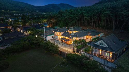 Gyeongju Casa | Gyeongju Recreation Area Hanok Pool Villa