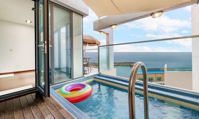 Gyeongju Casa | Gyeongju Wave Dokchae Poolvilla Pension
