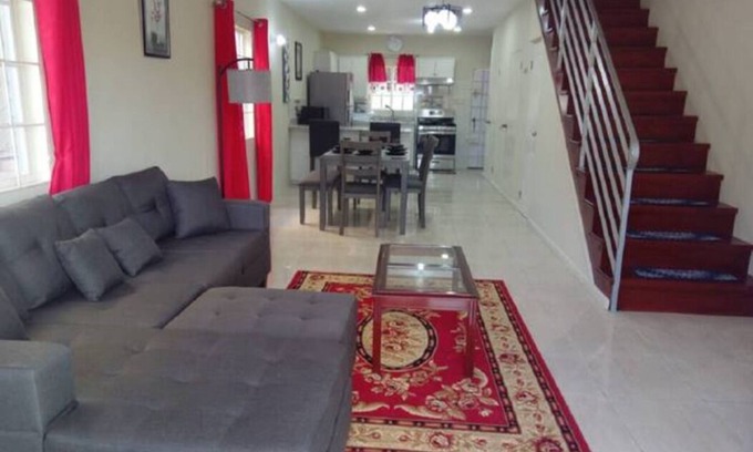 IronShore Estates Casa | GYM+POOL+Hottub+3 Lounge Areas-#4 Airport 10 mins 2 BED 2.5 BATH TOWNHOUSE #4 .
