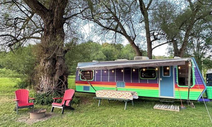 Black Creek Alquiler De RV | Gypsy Camper on Ischua Creek @ Campground Adventures