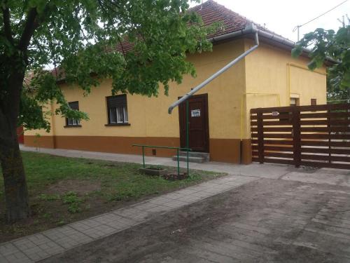 Mezokovacshaza Casa | Hársfák