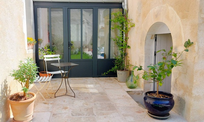 Coulanges-la-Vineuse Cama Y Desayuno | Hébergement Indépendant Dans Maison Avec Piscine, au Coeur du Vignoble
