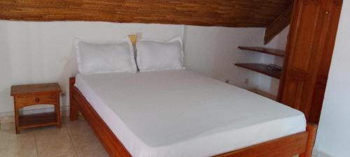 Saly Cama Y Desayuno | Hôtel bar tamou baobab