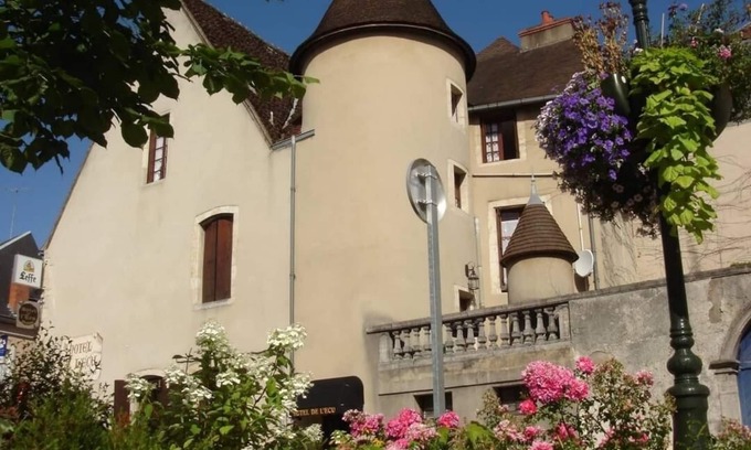 Saint-Amand-Montrond Casa | Hôtel de l'Ecu