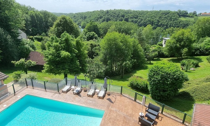Lacapelle-Viescamp Hotel | Hôtel du Lac