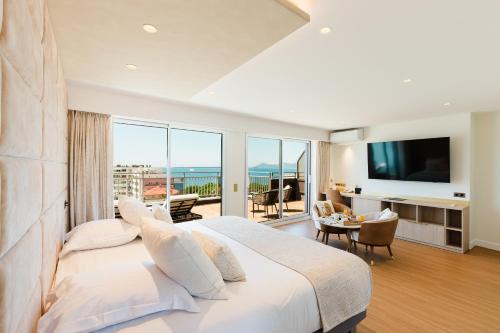 Juan-les-Pins Hotel | Hôtel Hélios