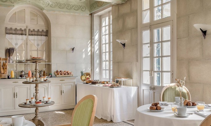 Villeneuve-les-Avignon Hotel | Hôtel la Magnaneraie