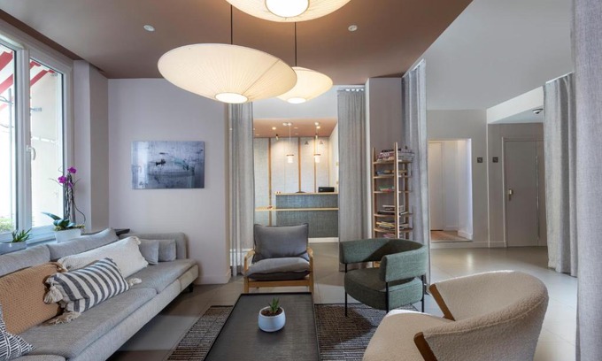 Quartier Saint-Ambroise Hotel | Hôtel Marais de Launay