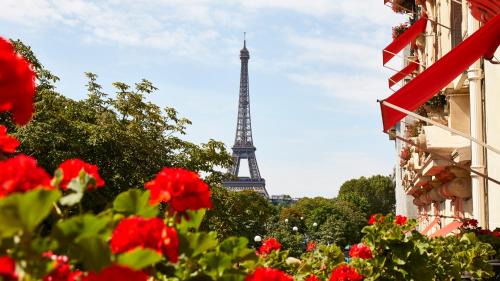 Champs-Elysees Hotel | Hôtel Plaza Athénée - Dorchester Collection
