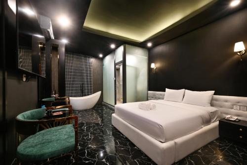 District 5 Hotel | Hạnh Phúc Hotel