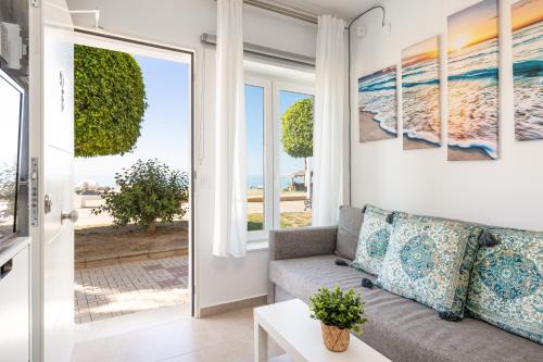 La Cala del Moral Apartamento | H2La Cala del Moral Estudio 1ª linea mar en paseo maritimo