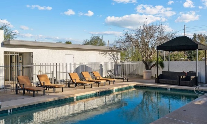 Camelback East Apartamento | H2O Perfect Blue with Pool & Parking