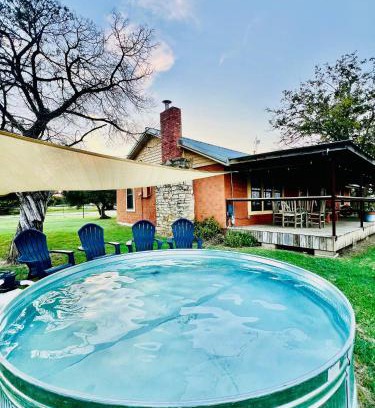 Glen Rose Casa | Habari 5BR Ranch House near Fossil Rim Cowboy Pool