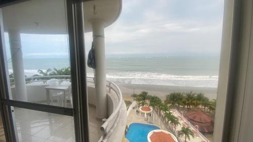 Tonsupa Casa | Habitación con baño privado vista al mar