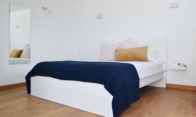 La Santa Apartamento | Habitación con baño y entrada independiente