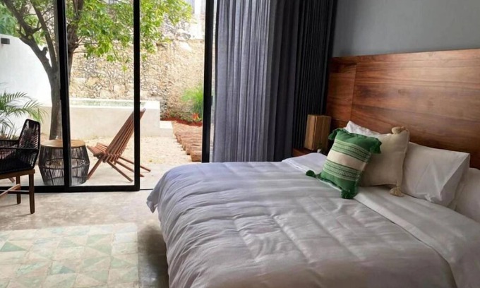 Barrio de Santiago Hotel | Habitación de lujo con king Size y alberca privada en el centro de Mérida.