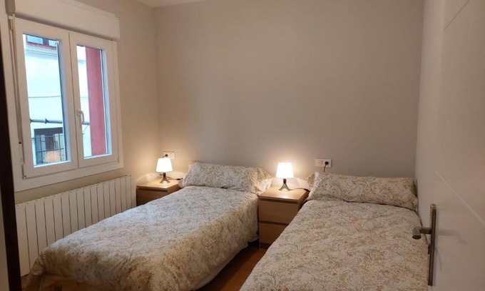 Iralabarri Casa | Habitación en apartamento con zonas comunes compartida H3