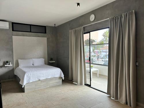 Centro Carretera Casa | Habitación Moderna y Céntrica con Balcón y Piscina climatizada