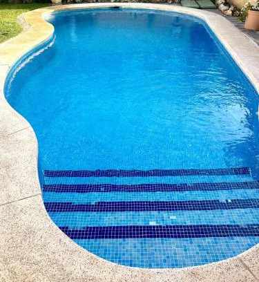 Azuqueca de Henares Apartamento | Habitación,Piscina y Jardín