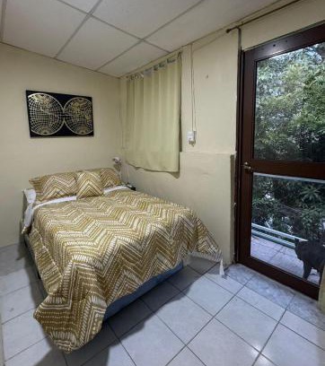 San Salvador Casa | Habitacion con Aire acondicionado y baño privado