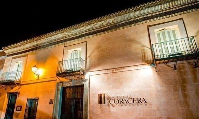 San Martín de Valdeiglesias Hotel | Hacienda La Coracera