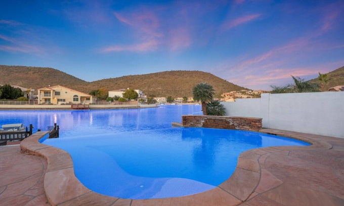Arrowhead Lakes Casa | Hacienda de encargo de lujo 3500sf con el barco privado en Arrowhead Lagos