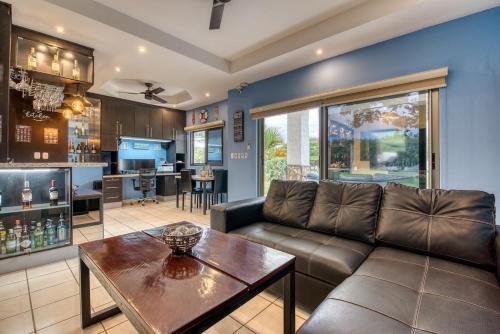 Playa Colorado Apartamento | Hacienda Iguana Luxury Apartment with Pool & Golf