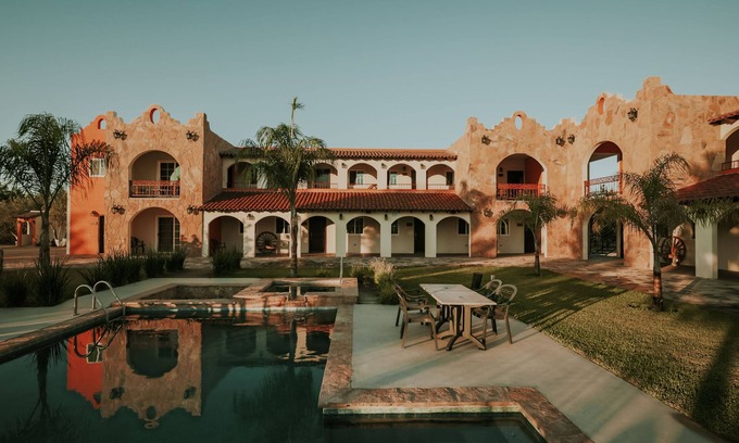 Valle de Guadalupe Hotel | Hacienda Los Olivos