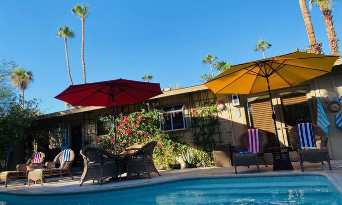 Cathedral City Cove Casa | Hacienda Paradise CASITA with POOL! 5-Star Reviews on competitive rental site.