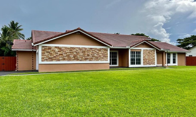 Richmond West Casa | Hacienda Rivas - Stunning 4 BR Villa - Miami