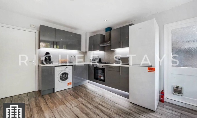 Clapton Casa | Hackney Guest Rooms | Spacious Double (RM5)