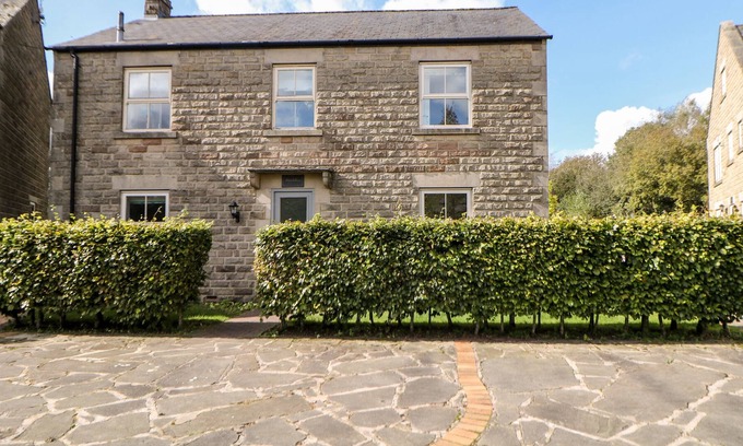 Beeley Cabaña | HADDON, family friendly, character holiday cottage in Two Dales