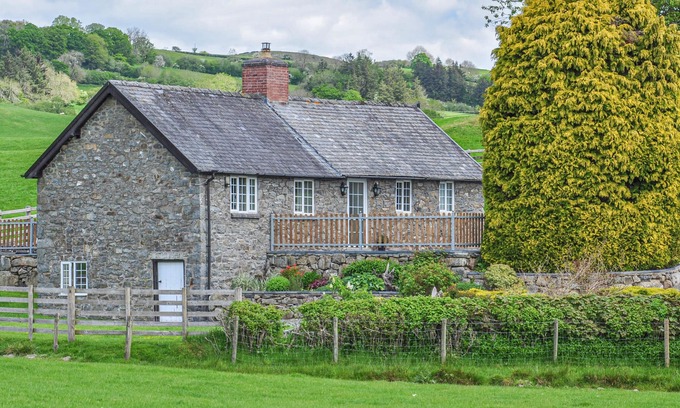 Llanfair Caereinion Cabaña | HAFAN, mascotas, con jacuzzi en Llanerfyl, Ref 939805