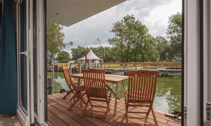 Usedom Apartamento | Hafenresort Karnin - Hausboot Pit - Hausboot Pit