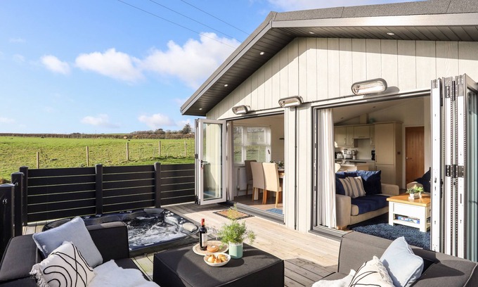 Mynytho Cabaña | HAFOD 3, pet friendly, country holiday cottage, with pool in Abersoch