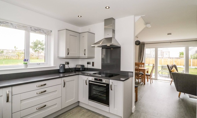 Brynteg Cabaña | HAFOD 8 PARC DELFRYN, family friendly, with a garden in Benllech