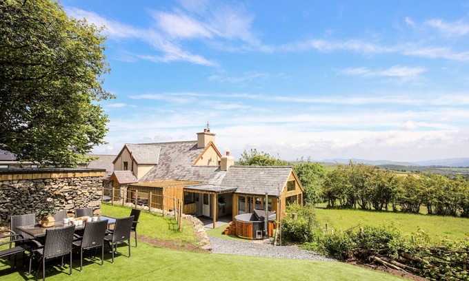 Corwen Cabaña | HAFOTTY GELYNEN, pet friendly, luxury holiday cottage in Corwen