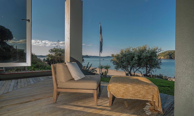 Hahei Casa | Hahei Oceanfront - Hahei Holiday Home