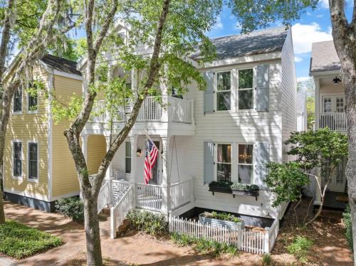 Haile Plantation Casa | Haile Village Hideaway 3 Beds with Crib and Hot Tub Near UF