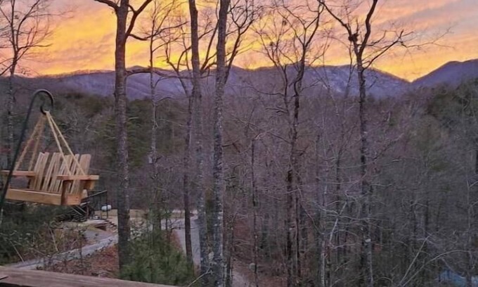 Robbinsville Cabina | Hala Hideaway - for nature lovers of all types!