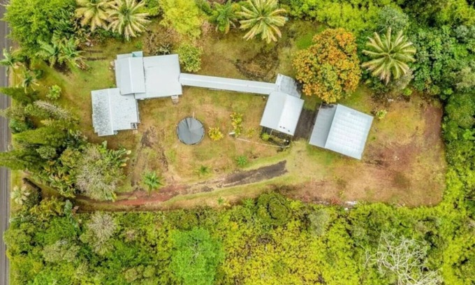 Keaau Casa | Hale Hialoa: Entire Property, 4 Homes, 8 Beds, 1 acre in HPP
