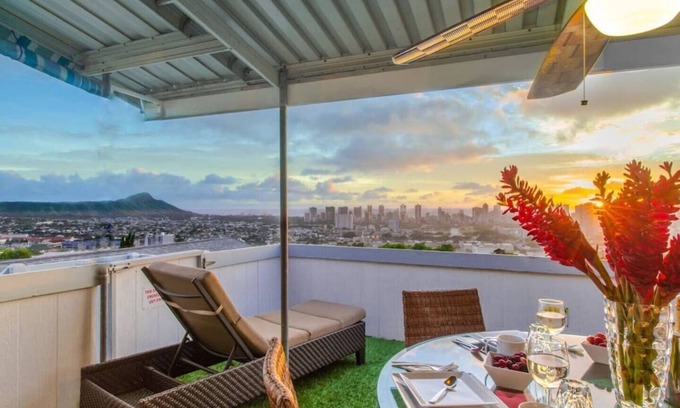 St Louis Heights Casa | This townhouse is a 3 bedroom(s), 3 bathrooms, located in Honolulu, HI.