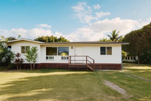 Laie Casa | Hale Moana Retreat AC Walk to Ocean and Spacious Family Stay