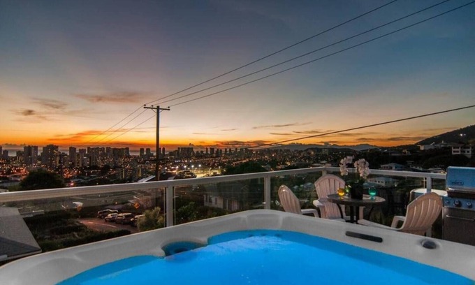 Waikiki Casa | This duplex is a 7 bedroom(s), 6 bathrooms, located in Honolulu, HI.