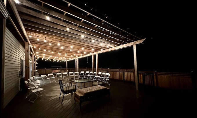 Echo Lake Casa | Half duplex with expansive deck and outdoor space, master ensuite, dogs OK
