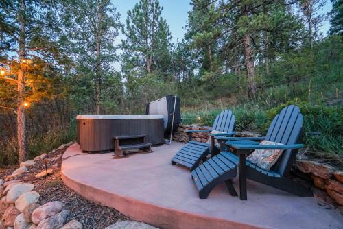 Briargate Casa | Half Gym-Hot Tub-Game Room-Trampoline-Fire Pits