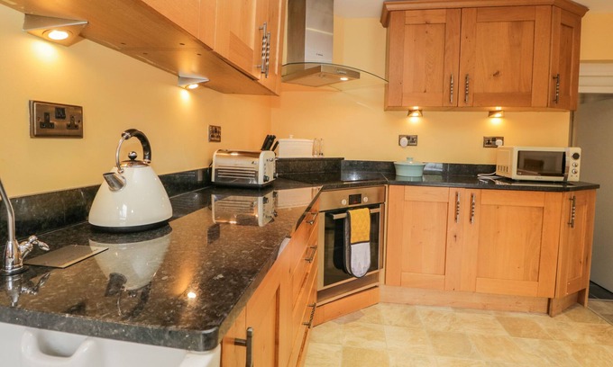 Bretherdale Casa | HALF ISLAND HOUSE, pet friendly, with open fire in Sedbergh