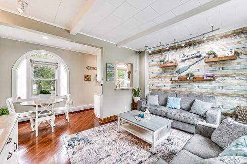 South Haven Apartamento | half Mi to Beach and Lake Michigan Condo with Pool!